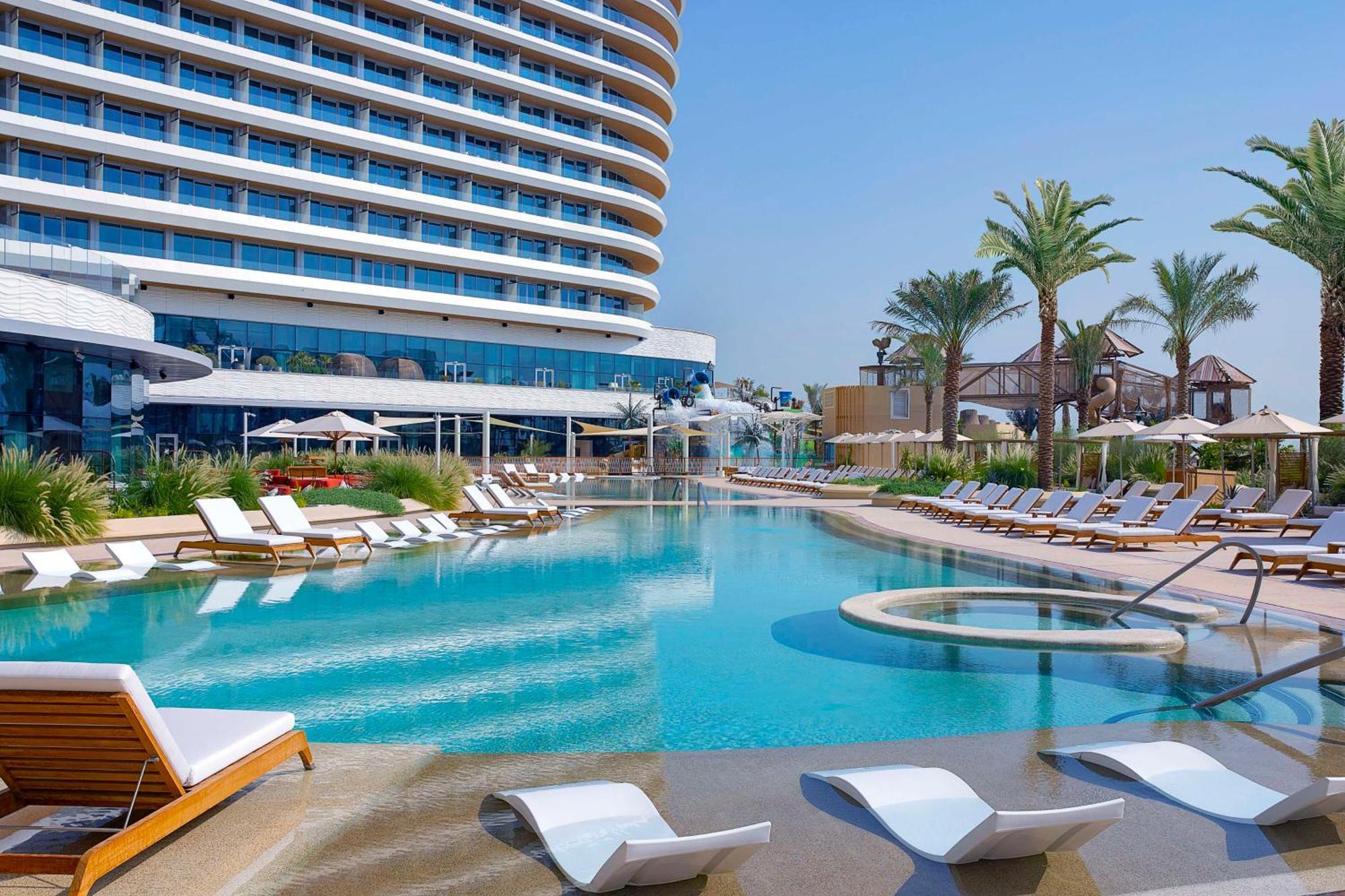 Waldorf Astoria Doha Lusail Exteriér fotografie The pool at the hotel