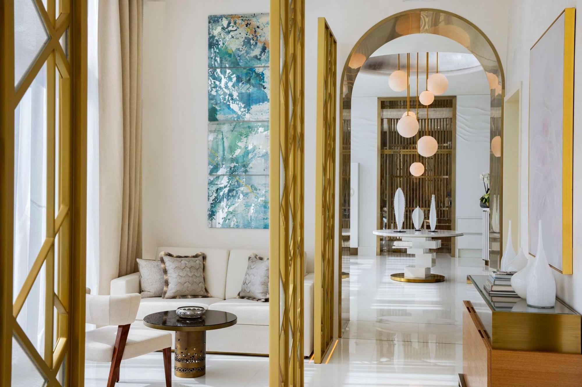 Waldorf Astoria Doha Lusail Exteriér fotografie The interior of a suite at the hotel