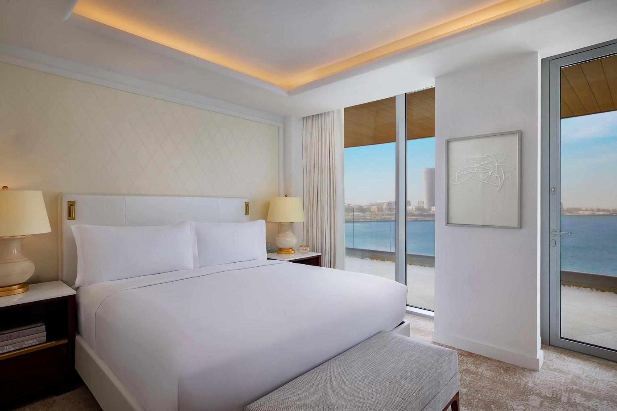 Waldorf Astoria Doha Lusail Exteriér fotografie A bedroom at the hotel