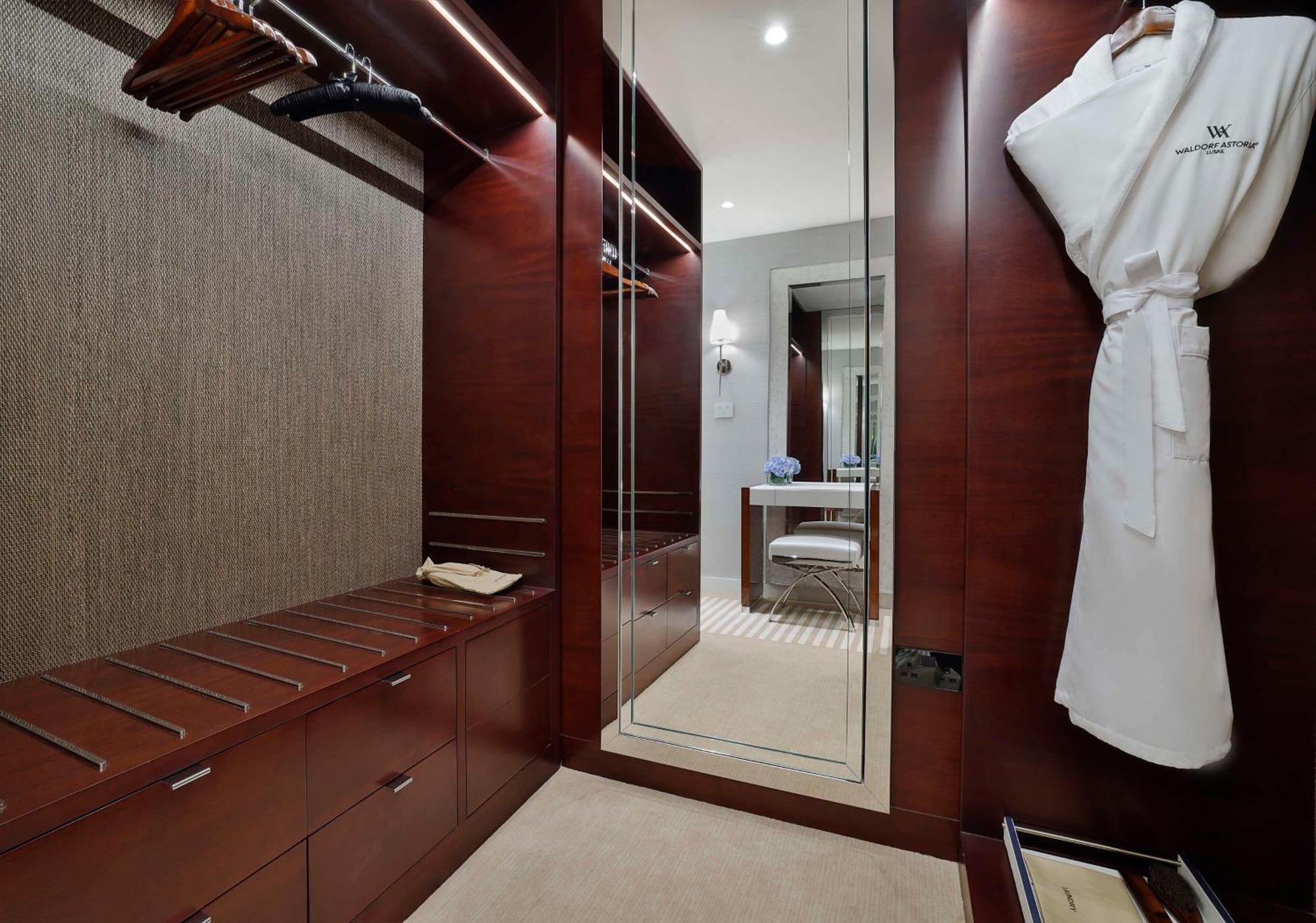 Waldorf Astoria Doha Lusail Exteriér fotografie A walk-in closet