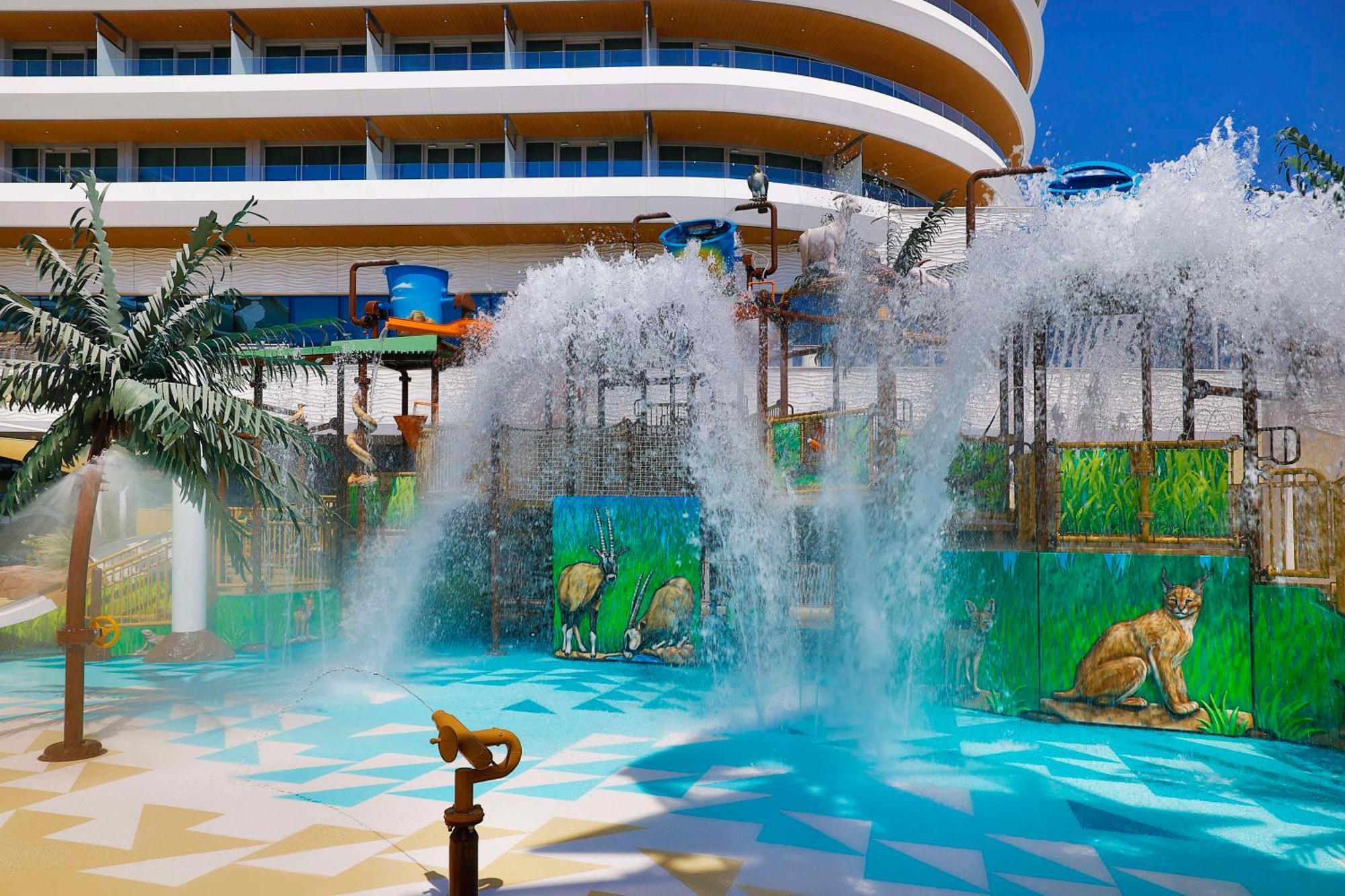 Waldorf Astoria Doha Lusail Exteriér fotografie The interactive water feature at the children's area